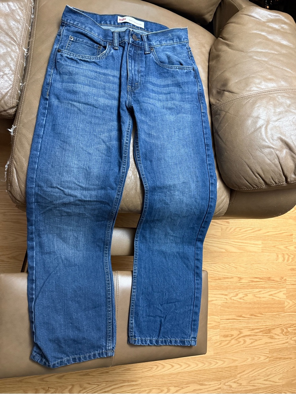 Levi's Straight Jeans in Mid Blue Wash
